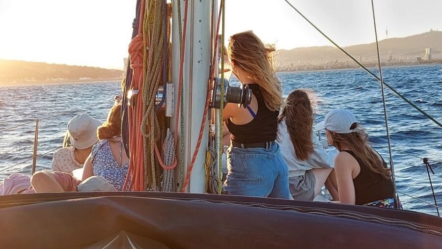 Barcelona Sailing Tour Drinks, snacks Swim & Stunning Views - Drinks, snacks, and music: the part that makes it feel like a mini-escape