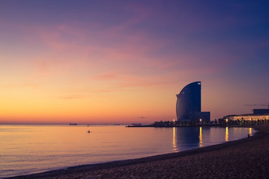 Barcelona: Sailing tour with drinks and aperitve - Who this sailing aperitif is best for