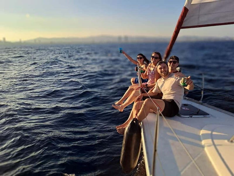 Barcelona: Sailing tours con capitán local, bebidas y snacks - Key highlights at a glance
