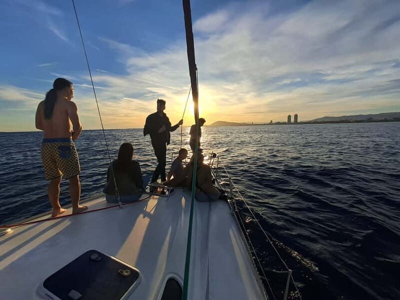 Barcelona: Sailing tours con capitán local, bebidas y snacks - Should you book this Barcelona captain-led sailing tour?