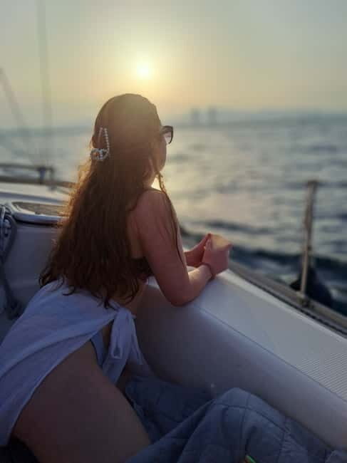 Barcelona: Sailing tours con capitán local, bebidas y snacks - The Mediterranean swim: the part you’ll talk about later