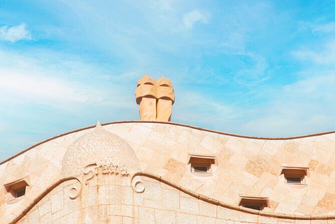 Barcelona Scavenger Hunt and Sights Self-Guided Tour - Start at Pg. de Gràcia, then let the app do the directing