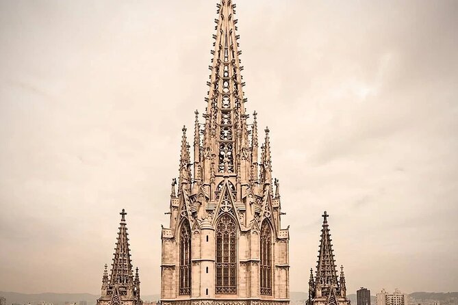 Barcelona Self-Guided Murder Mystery Tour by the Cathedral of Barcelona - Solving clues around Barcelona Cathedral one scene at a time