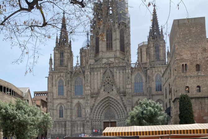 Barcelona Self-Guided Murder Mystery Tour by the Cathedral of Barcelona - Time on your feet: the real pacing of a 2-hour mystery walk