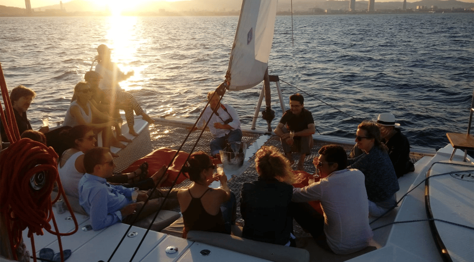 Barcelona: Shared cruise on luxury catamaran Drinks + Snacks - 1.5 hours of Barcelona landmarks, in a clear route