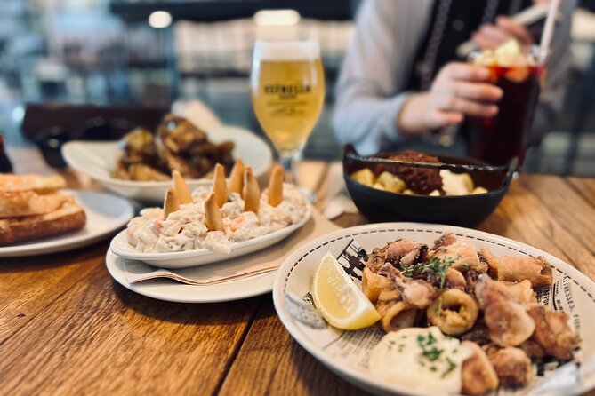 Barcelona Sightseeing by Bike with Photo Shooting and Tapas - Port Vell to the Seaside: Getting Your Barcelona Bearings