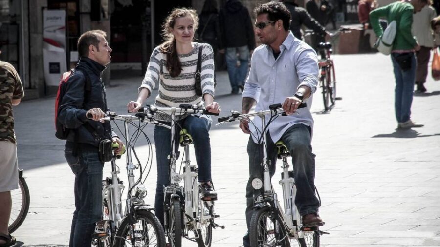 Barcelona: Small Group or Private Bike Tour - Key Points at a Glance