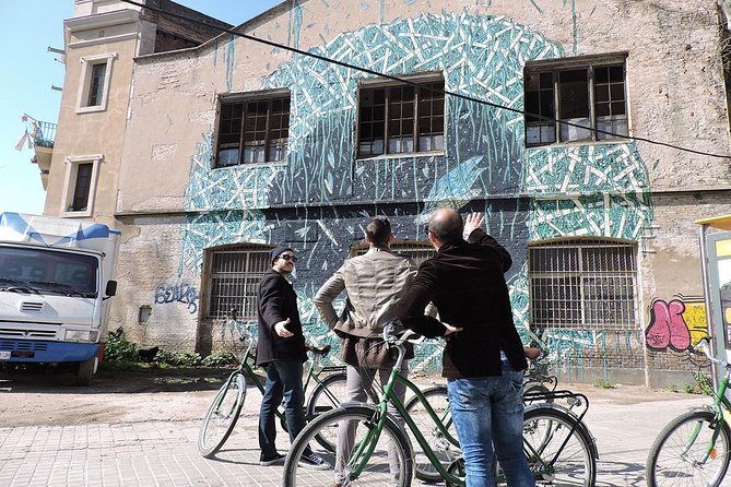 Barcelona Street Art and Graffitti Bicycle Tour - Key things that make this graffiti bike tour work