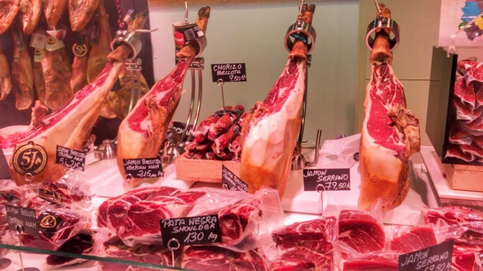Barcelona: Street Food & Sightseeing Tour with Local Market - Family-Run Stops: The Best Kind of Local Convenience