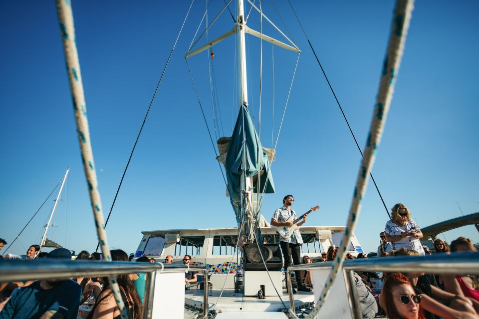 Barcelona: Sunset Catamaran Cruise with Live Music - Timing, duration, and the no-stop round trip (why it matters)