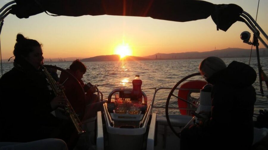 Barcelona: Sunset Live Sax and Sailing Experience with Tapas - Key things to know before you go