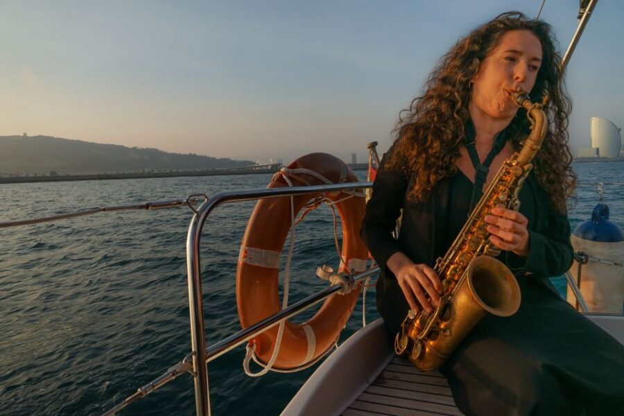 Barcelona: Sunset Live Sax and Sailing Experience with Tapas - Should you book the Sunset Live Sax and Sailing Experience with Tapas?