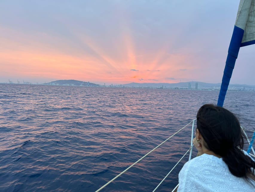 Barcelona: Sunset Sailboat Cruise with Drinks and Snacks - Key moments worth aiming for