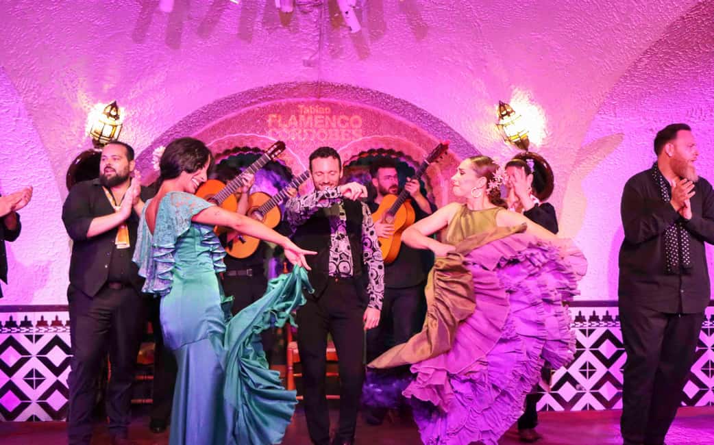 Barcelona: Tablao Flamenco Cordobes Show and Drink in Rambla - Seating and comfort: great for watching, not always great for legs