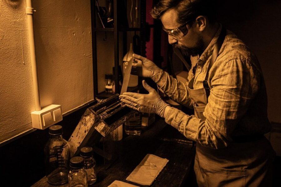 Barcelona: Take your portrait with a 19th century process - Key things you’ll notice right away