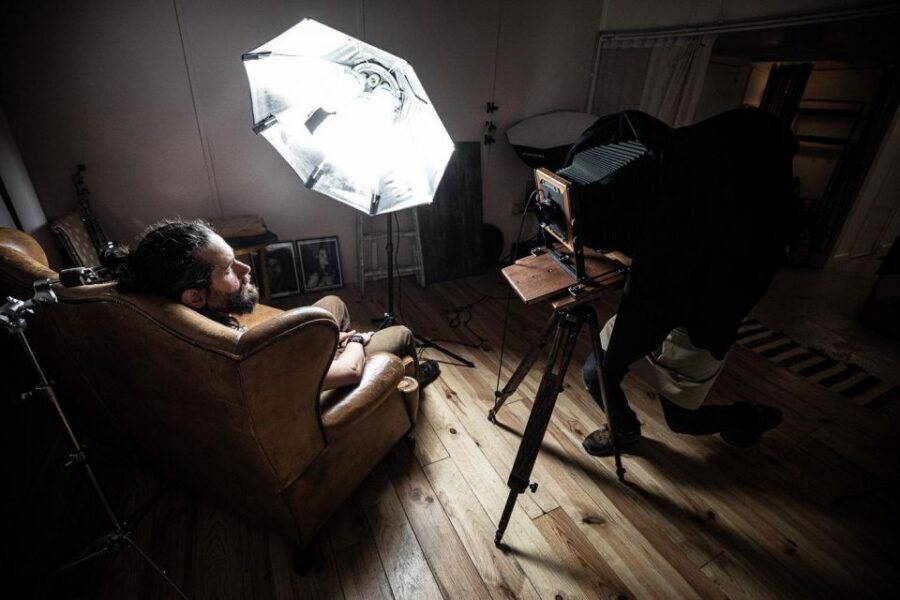 Barcelona: Take your portrait with a 19th century process - The reveal: developing and watching the image come forward