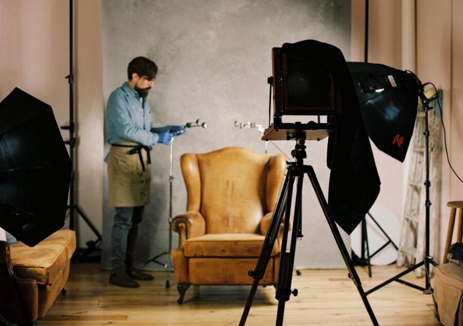 Barcelona: Take your portrait with a 19th century process - The finishing steps that turn a photo into a keepsake