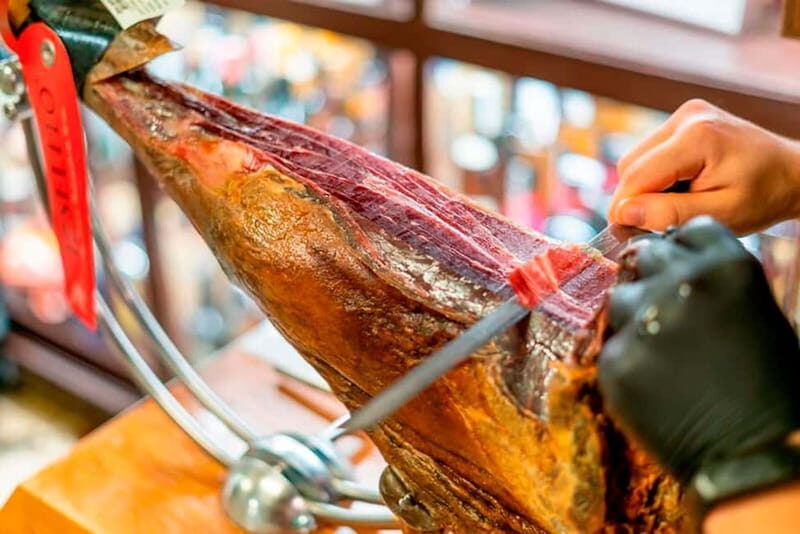 Barcelona: Tapas and Wine with Flamenco Show in the Old Town - Landmark stops that matter: Cathedral and Santa Maria del Mar
