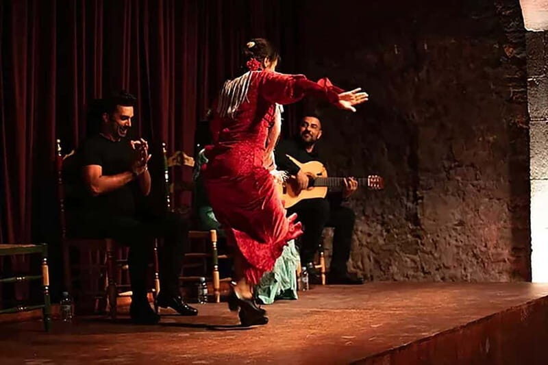 Barcelona: Tapas and Wine with Flamenco Show in the Old Town - The guide experience: why bilingual help matters on food nights