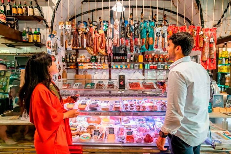 Barcelona: Tapas and Wine with Flamenco Show in the Old Town - Walking El Born and the Gothic Quarter without getting lost
