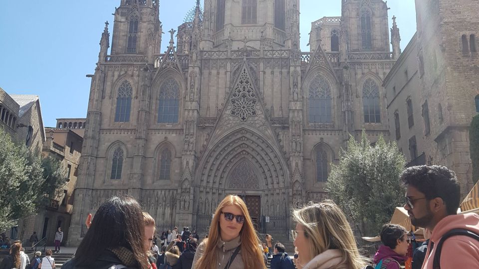 Barcelona: Tapas & Picasso Museum Guided Walking Tour - The final restaurant: classic Spanish and Catalan meat dishes plus regional drinks