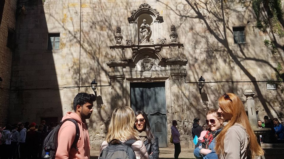 Barcelona: Tapas & Picasso Museum Guided Walking Tour - Small group energy: why the guides matter as much as the food