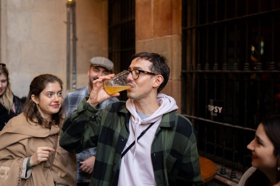 Barcelona: Tapas Tour with Food Tastings and Drinks - Drinks with Catalan flavor: wine, cava, vermouth, and alcohol-free options