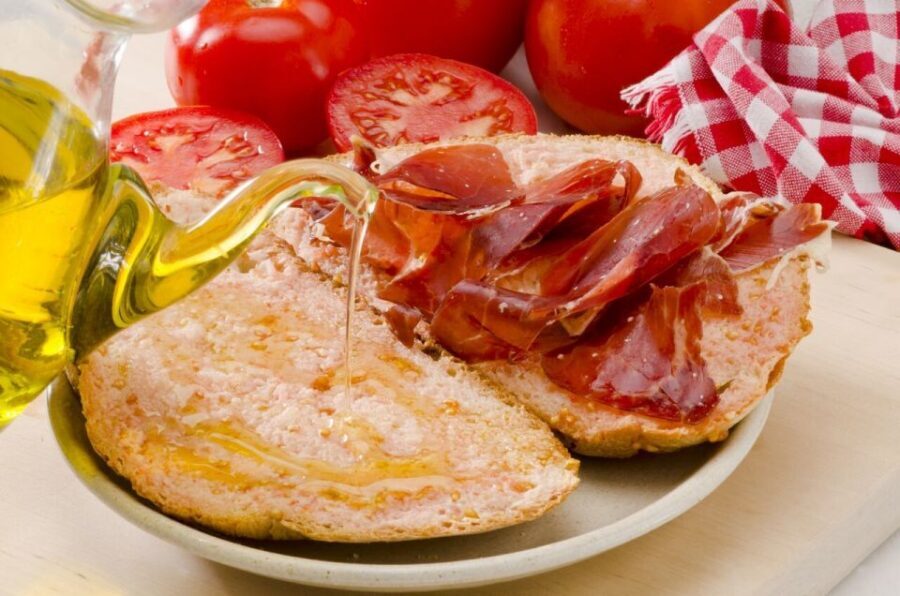 Barcelona: Tapas Walking Tour & Flamenco Show - Meet Your Small Group and Your Guide-Guided Pace