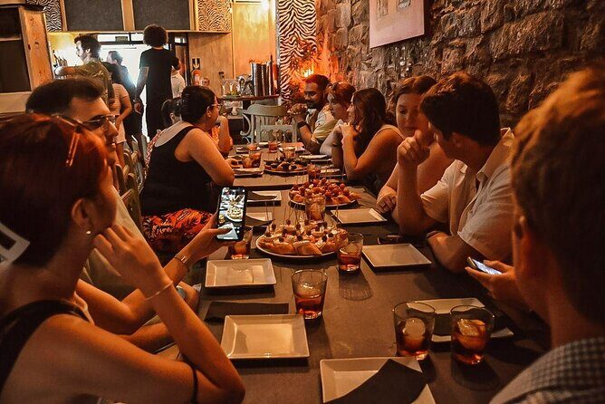 Barcelona Tapas Walking Tour: Food, Wine & History - The guides: what makes the difference on this kind of tour