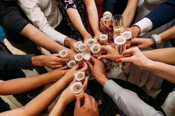 Barcelona Tapas & Wine Experience as a Local at Hidden Wineries - The guide experience: why the tour feels personal