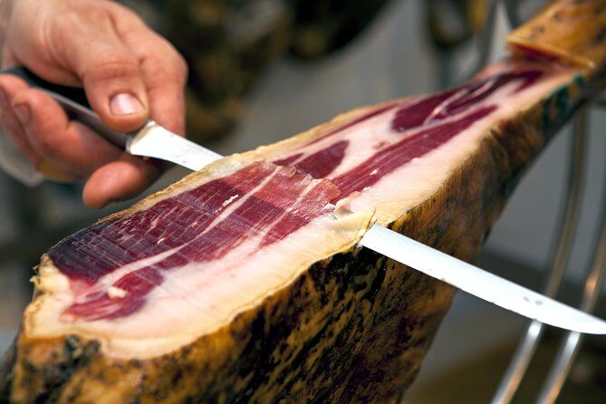 Barcelona Tapas & Wine Experience as a Local at Hidden Wineries - Getting your bearings: Gothic Quarter and El Born the right way