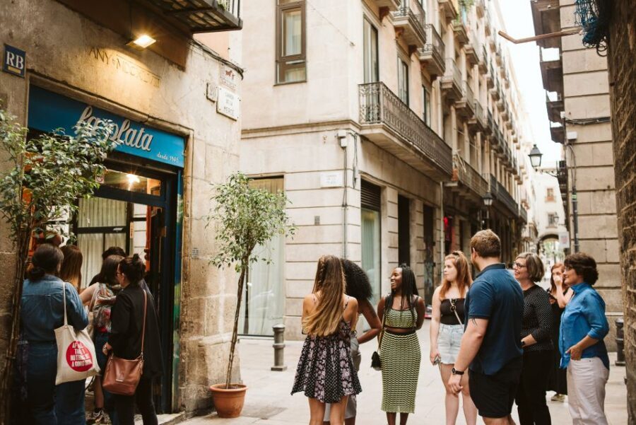 Barcelona: Tapas, Wine & History Tour of the Old Town - La Plata: the four-item tapas ritual