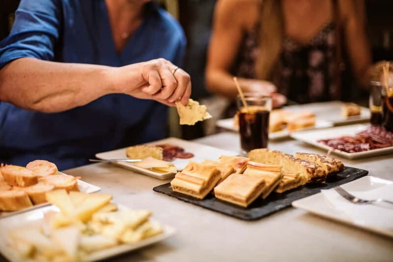 Barcelona: Tapas, Wine & History Tour of the Old Town - One hour of more tastings in the Gothic Quarter