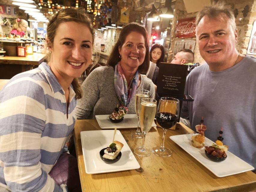 Barcelona Tapas & Wine Private Tour in Traditional Taverns - How much food you get: 6 tastings per person