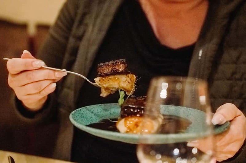 Barcelona: Tapas & Wine Tour in Born & Gothic Quarter - Stop-by-stop: your tapas and wine route in plain English