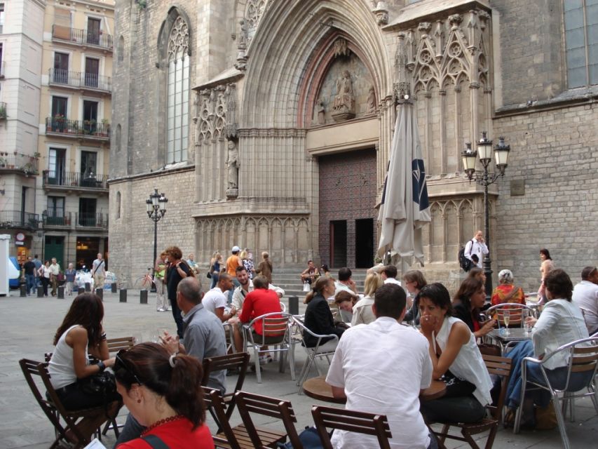 Barcelona: “The Cathedral of the Sea” Literary Walking Tour - Santa Maria del Mar: more than a church stop