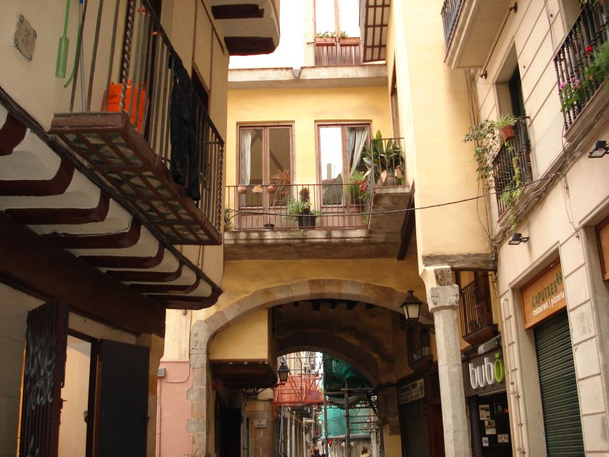 Barcelona: “The Cathedral of the Sea” Literary Walking Tour - Starting at Placa Santa Maria del Mar with the red-umbrella guide
