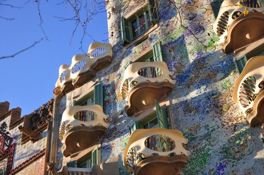Barcelona: The Genuis of Gaudi & Modernist Architects Tour - Casa Amatller and Casa Lleó Morera: Modernisme as neighborhood conversation