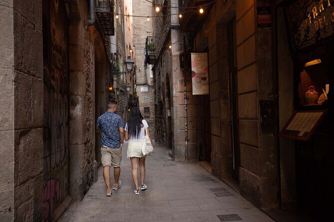 Barcelona Tour And Photoshoot in Gothic Quarter - What you get for your $65: photos, direction, and real value