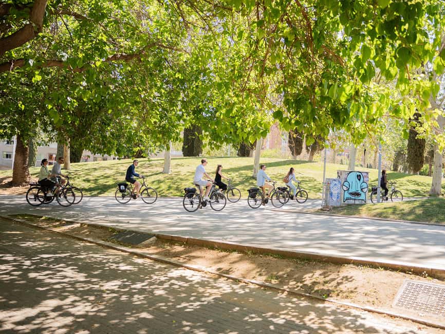 Barcelona: Undiscovered Secrets of Picasso on E-Bike - Finishing by the beach: sea breeze, Old Port, and La Barceloneta’s shift