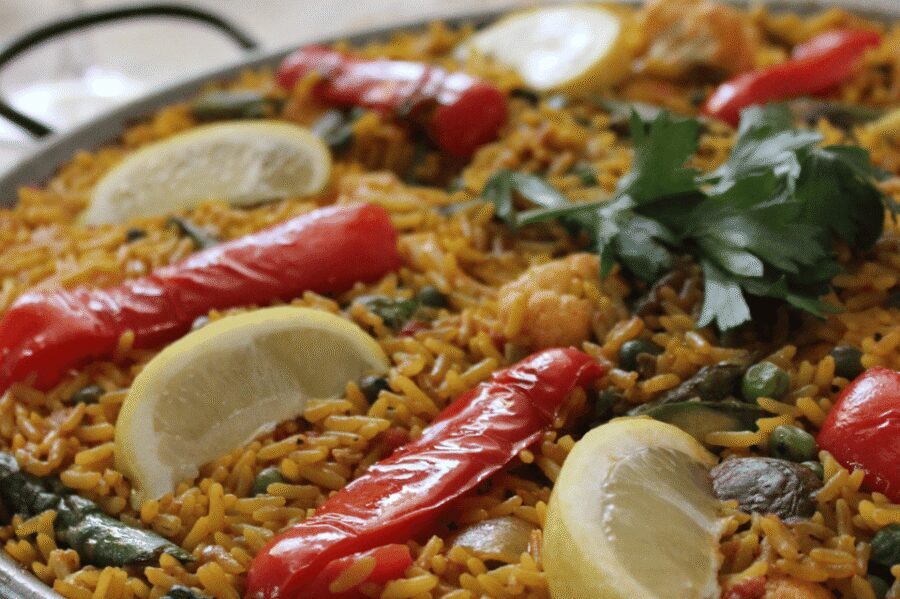 Barcelona: Vegan Paella and traditional rice dishes - Arròs al forn: oven rice with vegan sausage and chickpeas