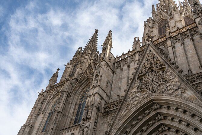 Barcelona Walking Tour of Gothic and Born District - Basilica de Santa Maria del Mar: The Sea Cathedral and Why Merchants Built It