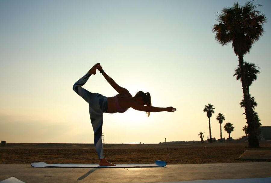 Barcelona: Yoga, Healthy Light Brunch and Sailing Experience - Healthy light brunch onboard: fuel without the food coma