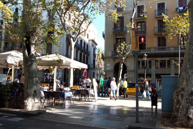 Barcelona's El Raval and the Gothic Quarter: A Self-Guided Audio Tour - VoiceMap Experience: Offline Listening and What to Expect from the App
