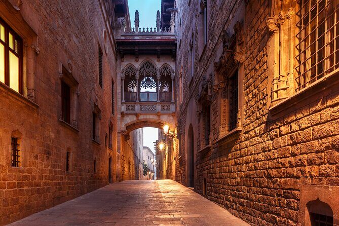 Barcelona's El Raval and the Gothic Quarter: A Self-Guided Audio Tour - Palau Güell and Botero’s El Gato: Two Ways to Notice Barcelona