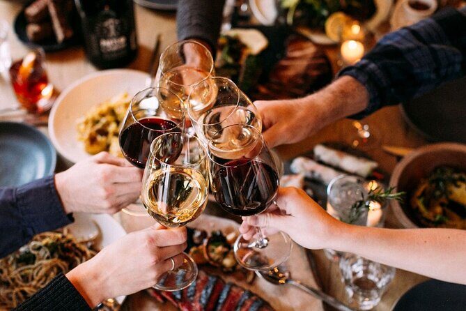 Barcelona´s Lunch or Dinner Tapas Tour: Food, drinks, happiness! - Why Barcelona’s Gothic Quarter is the right setting for tapas