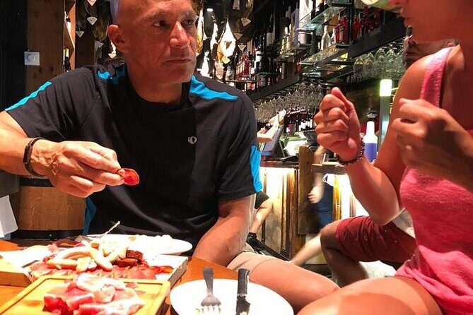 Barcelona´s Lunch or Dinner Tapas Tour: Food, drinks, happiness! - Where you meet and how the route flows through old town