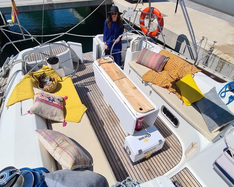 Barefoot: Private sailing cruise in Barcelona - What’s included (and what you’ll need to supply)
