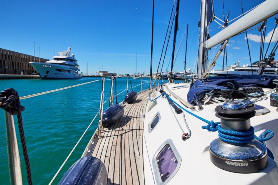 Barefoot: Private sailing cruise in Barcelona - Timing: a 2 to 4 hour cruise that fits real plans