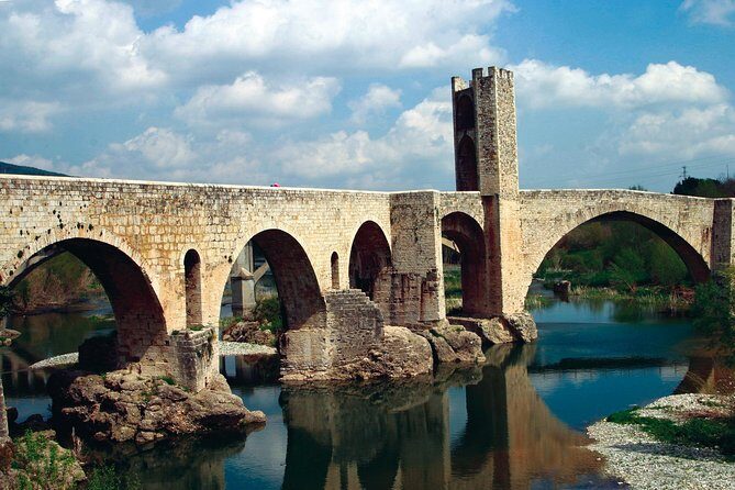 Besalu,Banyoles Lake & Garrotxa Volcanoes Small Group from Girona - Besalú’s medieval heart: Puente de Besalua and the Jewish quarter